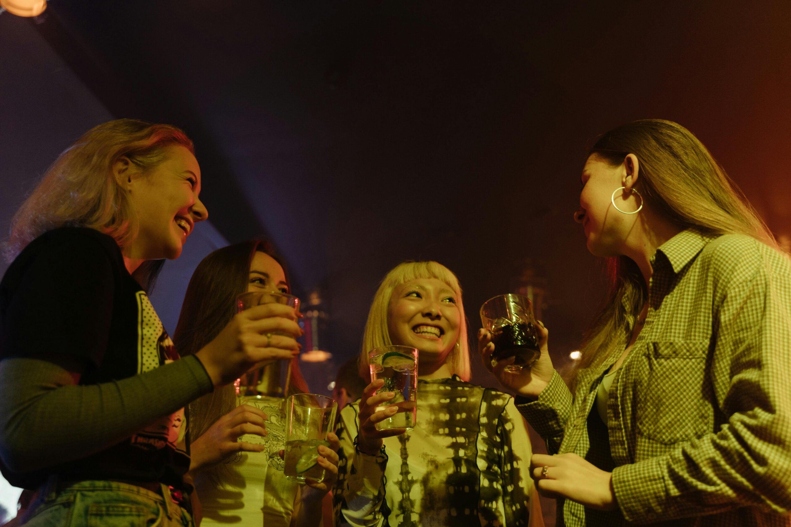 That moment the first cocktail lands and the bride grins like she’s won the jackpot